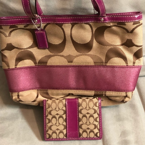 Coach Accessories - COACH PURSE
